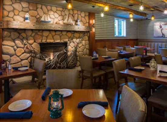 massachusetts/essex-county/bar/boat-house-grille-essex
