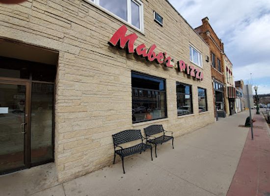 iowa/decorah/bar/mabe-s-pizza