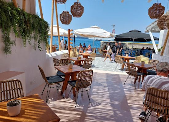 greece/santorini/fira/bar/aion-cocktail-bar-bistro