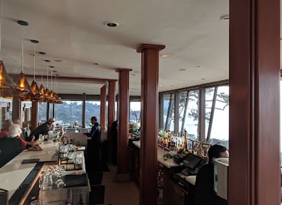 california/big-sur/bar/sunset-lounge