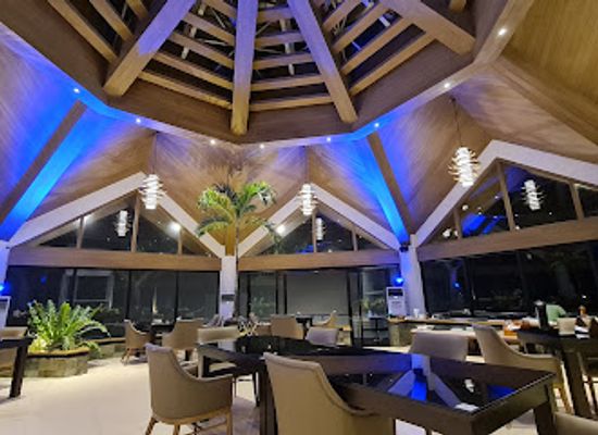 philippines/tagaytay/bar/the-peak-bar-restaurant