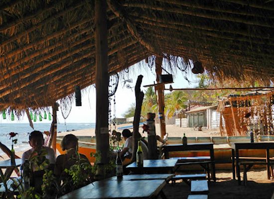 el-salvador/los-cobanos-beach/bar/bar-ballena