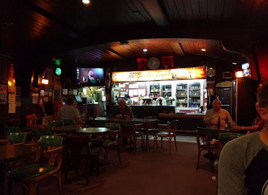 canada/regina/cathedral-village/bar/jolly-roger-beer-store-tavern
