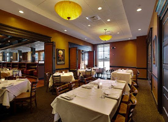 mississippi/the-black-prairie/bar/table-100