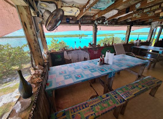 the-bahamas/berry-islands/bar/flo-s-conch-bar-and-restaurant