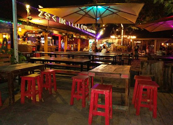 thailand/northeastern-thailand-isan/bar/zoe-in-yellow