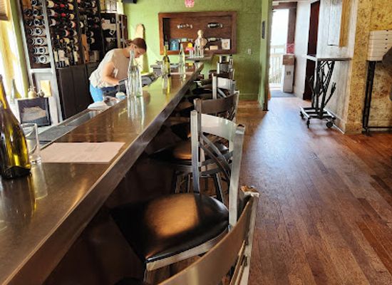 iowa/loess-hills/bar/lincoln-wine-bar
