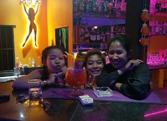cambodia/sihanoukville/bar/niagara-bar