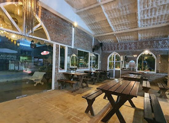 myanmar-burma/bagan/nyaung-u/bar/sharky-s-bagan-deli-and-cafe
