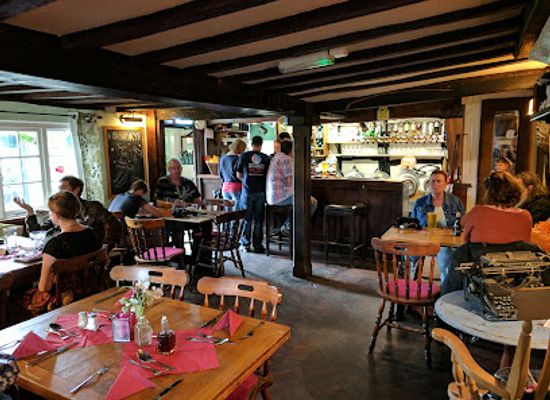 united-kingdom/wiltshire/bar/the-ivy-inn