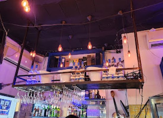 israel/holon/bar/maayan-beit-habeera