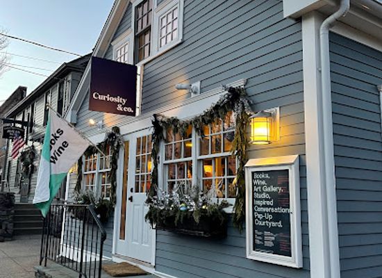 rhode-island/newport-county/bar/curiosity-store
