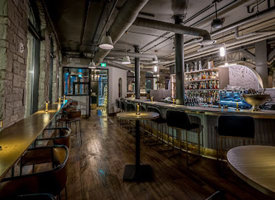 canada/kingston-and-the-islands/bar/heist-restaurant-wine-club