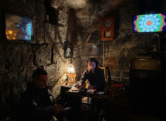 armenia/arpi-lake/bar/barbar-art-room