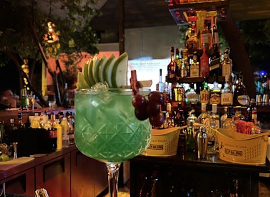 cyprus/kyrenia/bar/avlu-bar