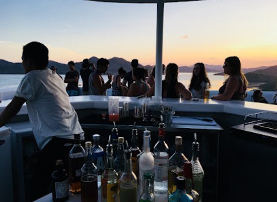 philippines/coron/bar/catch-release-rooftop-bar-restaurant
