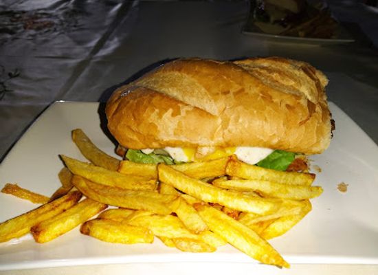 bolivia/amboro-national-park/bar/resto-bar-el-gringo