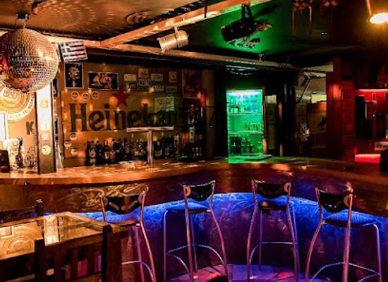 argentina/patagonia/bar/ey-bar-y-copas