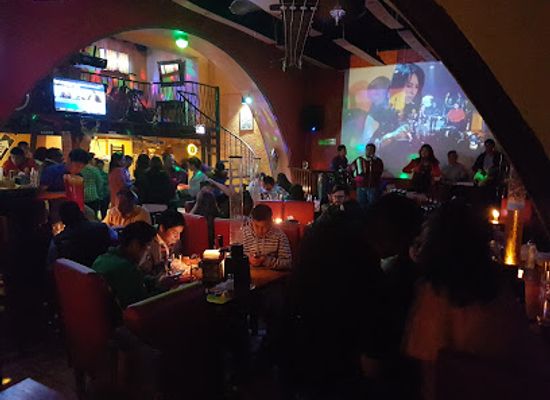 guatemala/quetzaltenango/bar/charlie-s-restaurant-bar