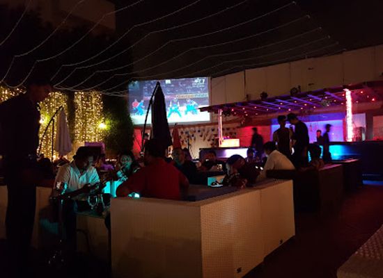 pakistan/karachi/clifton/bar/irish-night