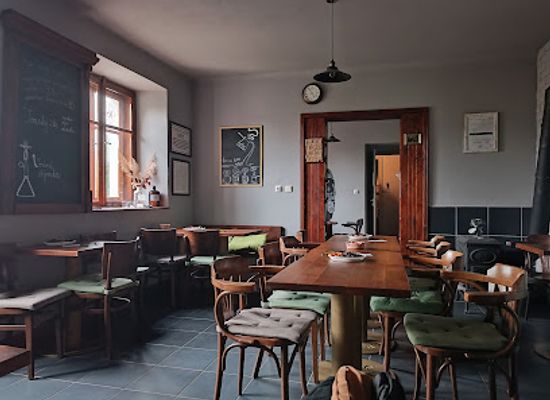 czechia/czech-moravian-highlands/bar/pub-168