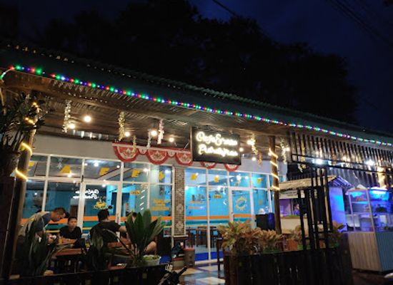 indonesia/lake-toba/bar/cafe-resto-putrilopian-ps