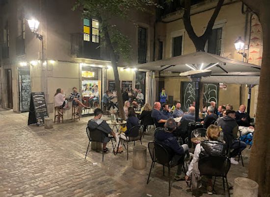 spain/girona/barri-vell-old-town/bar/vermuteria-lola