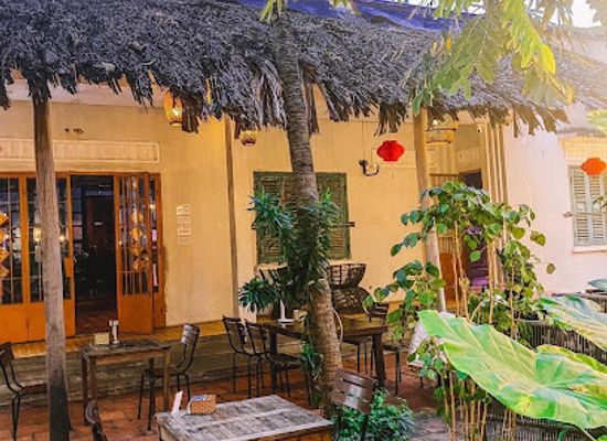 vietnam/nha-trang/tran-phu-beach/bar/nha-bar