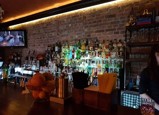 poland/silesia/bar/zolte-drzwi
