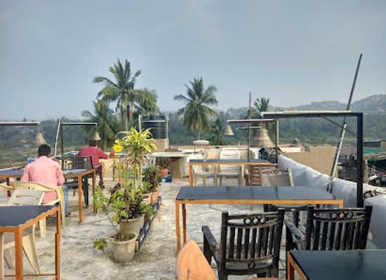 india/hampi/bar/gopi-guesthouse-and-roof-restaurant