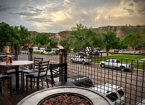 north-dakota/maah-daah-hey-trail/bar/little-missouri-saloon-dining-room
