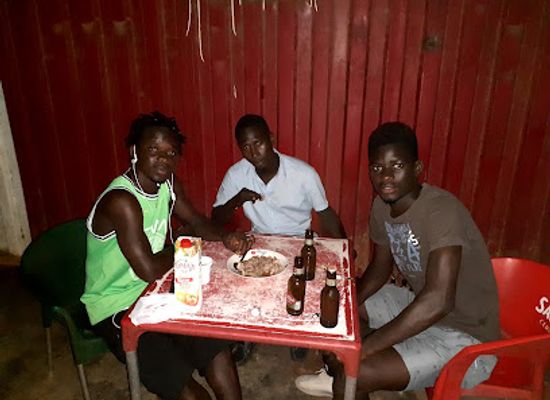 guinea-bissau/cacheu-region/bar/contentor-di-tony