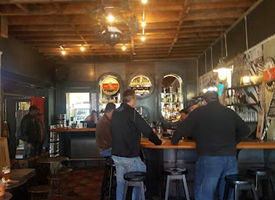 south-africa/karoo/bar/the-striped-horse-bar-grill-music
