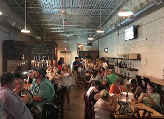 alabama/lake-martin/bar/fermenter-s-market-on-the-green