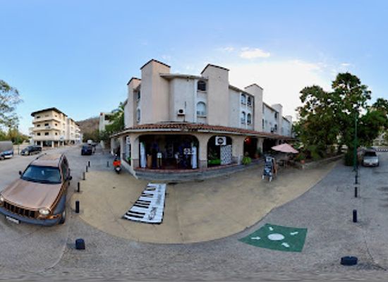 mexico/huatulco/bar/cerveceria-carros-chocados