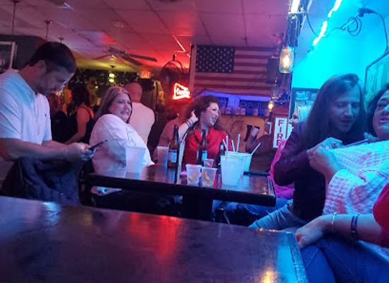 alabama/appalachian-mountains/bar/dark-horse-saloon