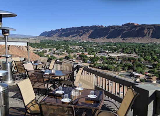 utah/canyonlands-national-park/bar/sunset-grill