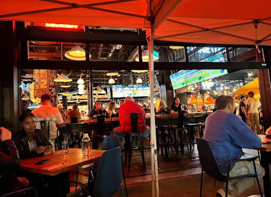 canada/ottawa/glebe/bar/local-public-eatery-lansdowne
