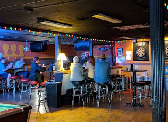 tennessee/middle-tennessee/bar/dee-s-country-cocktail-lounge