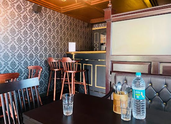 india/himalayas/bar/the-lansdowne-bar