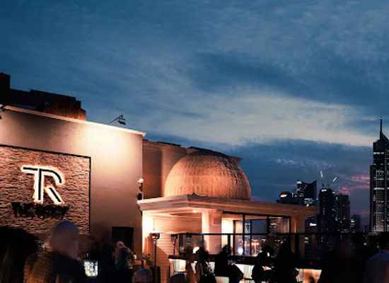 kuwait/green-island/bar/the-roof