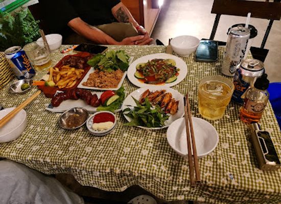 vietnam/mekong-delta/bar/co-bong-beer-food