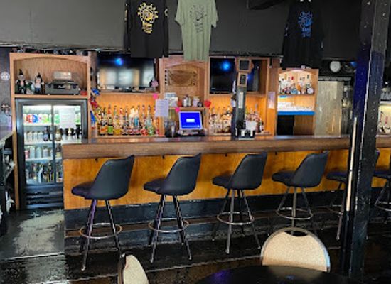 iowa/council-bluffs/bar/hard-luck-saloon