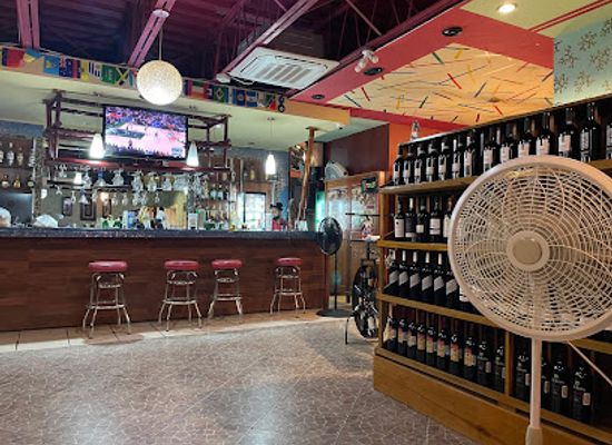 belize/belize-city/queen-s-square/bar/celebrity-restaurant-bar