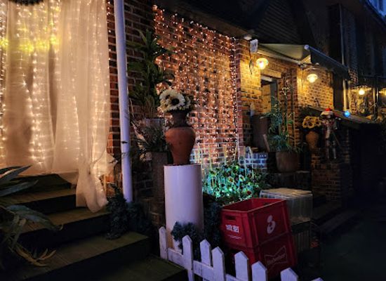 south-korea/daejeon/bar/in-the-rain