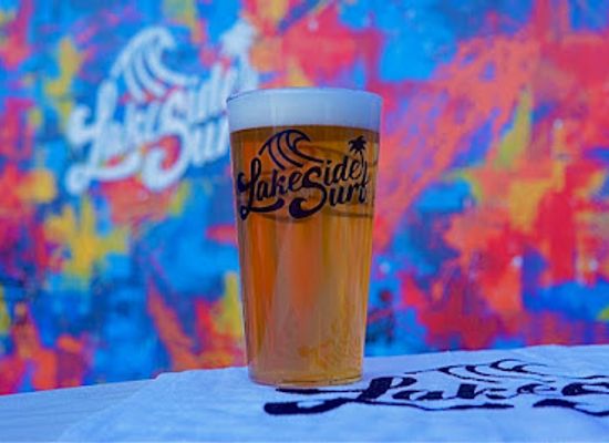 washington/lake-chelan/bar/twocan-jenny-s-surf-bar