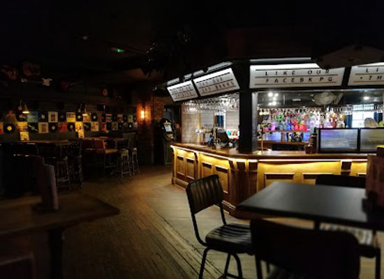 united-kingdom/west-glamorgan/bar/uplands-tavern