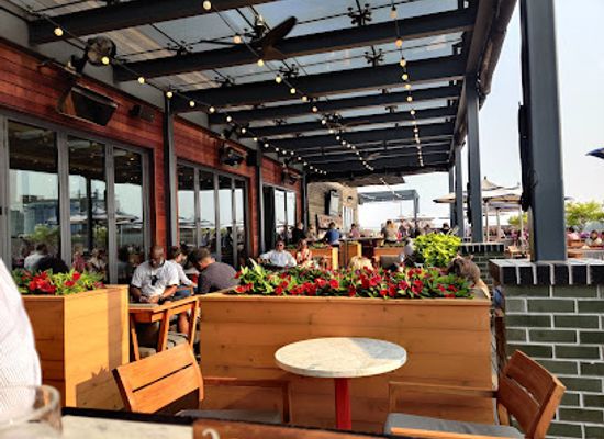 wisconsin/milwaukee/third-ward/bar/the-outsider