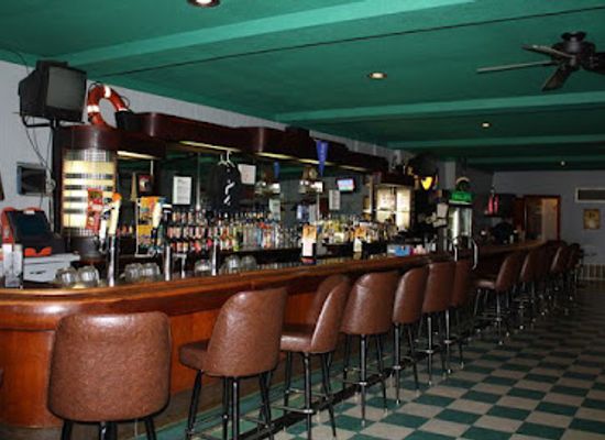 michigan/the-thumb/bar/smalley-s-bar