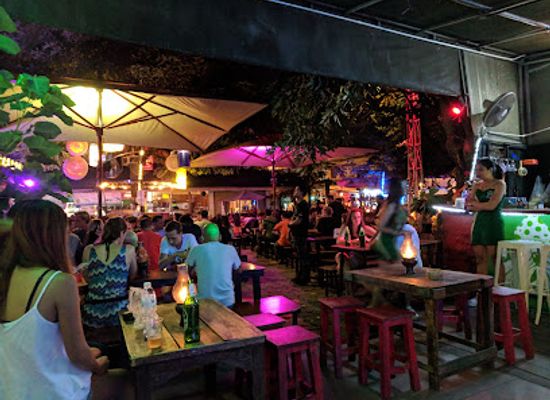 thailand/northern-thailand/bar/zoe-in-yellow